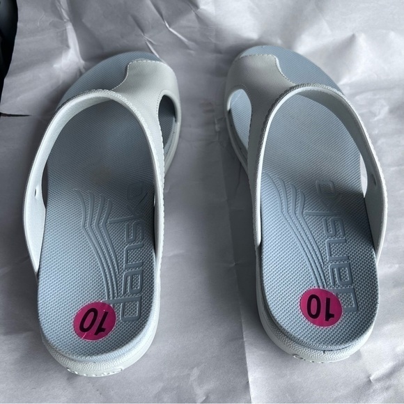 New Dansko Women's Sz 10 Krystal Slip-On Thong Lightweight Durable Sandal - Picture 3 of 8